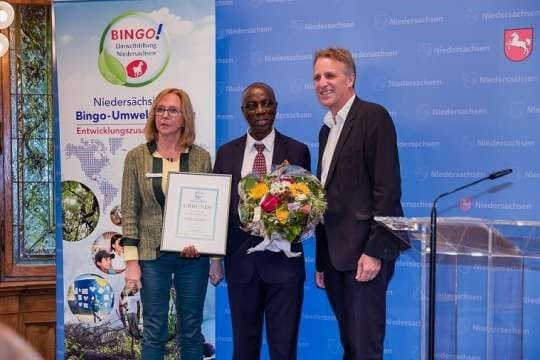 Dr Sam Essiamah receives award