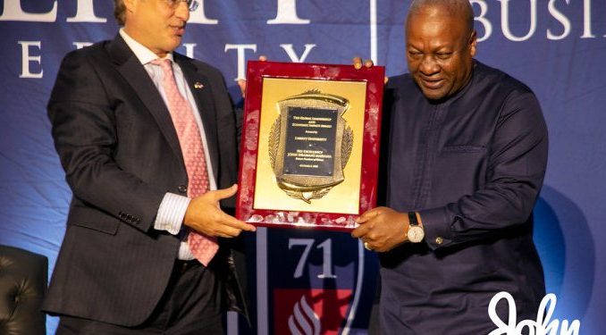 JM receives award